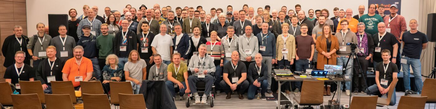 Gruppenfoto aller Teilnehmenden